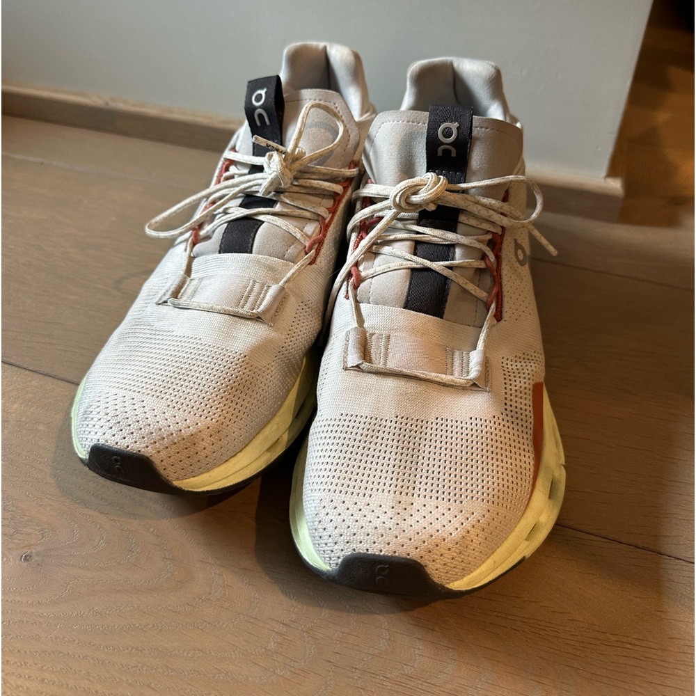 Oncloud tennis shoes